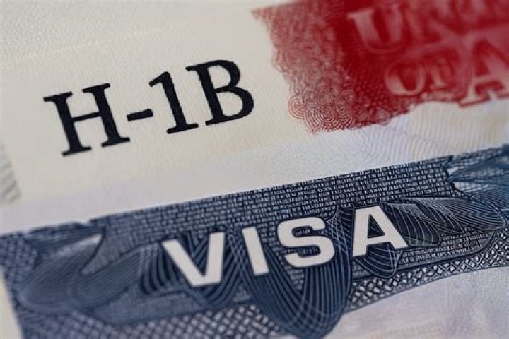 Can I have H-1B and H4 at the same time?