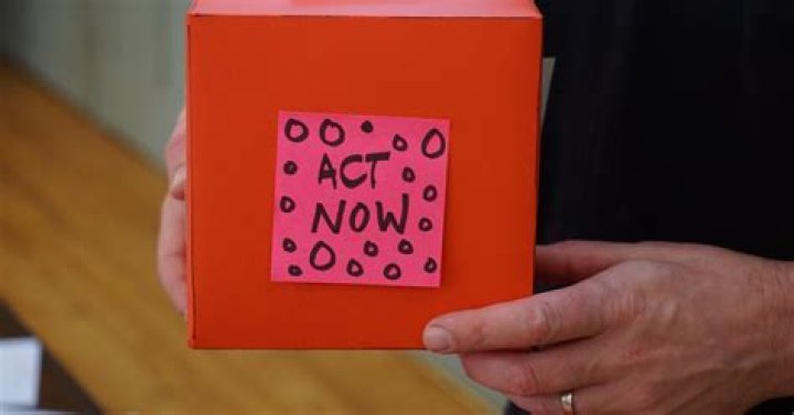 Why do people donate to art museums?